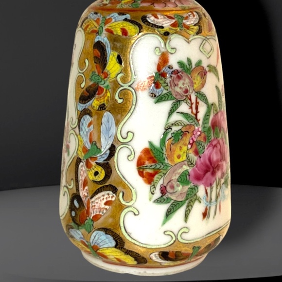 Vintage Chinese Rose Medallion Gilt Vase w/ Handpainted Flowers & Butterflies 6" - Picture 8 of 14